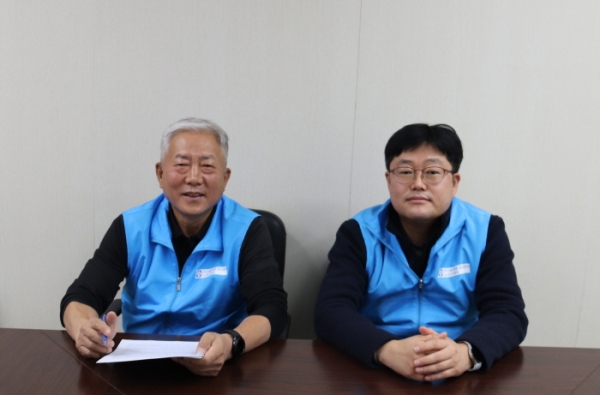 왼쪽부터 김동만 이사장과 송명진 사무국장. 사진=홍정민 기자