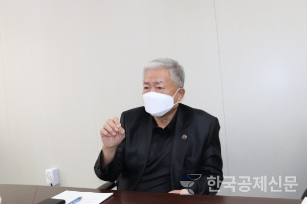 김동만 한국플랫폼프리랜서노동공제회 이사장이 공제회가 설립된 계기를 설명하고 있다. 사진=박형재 기자